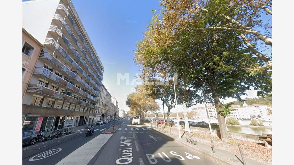Local commercial à louer 74m² Lyon 9e quai Arloing