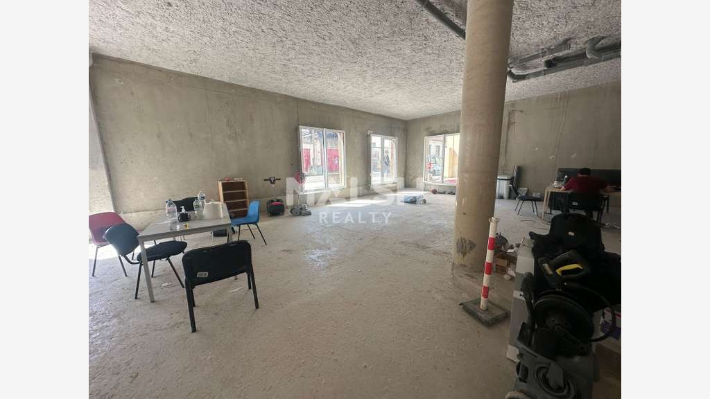 LOCAL À LOUER - 187 m² - LYON 9
