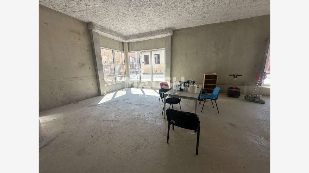 LOCAL À LOUER - 187 m² - LYON 9