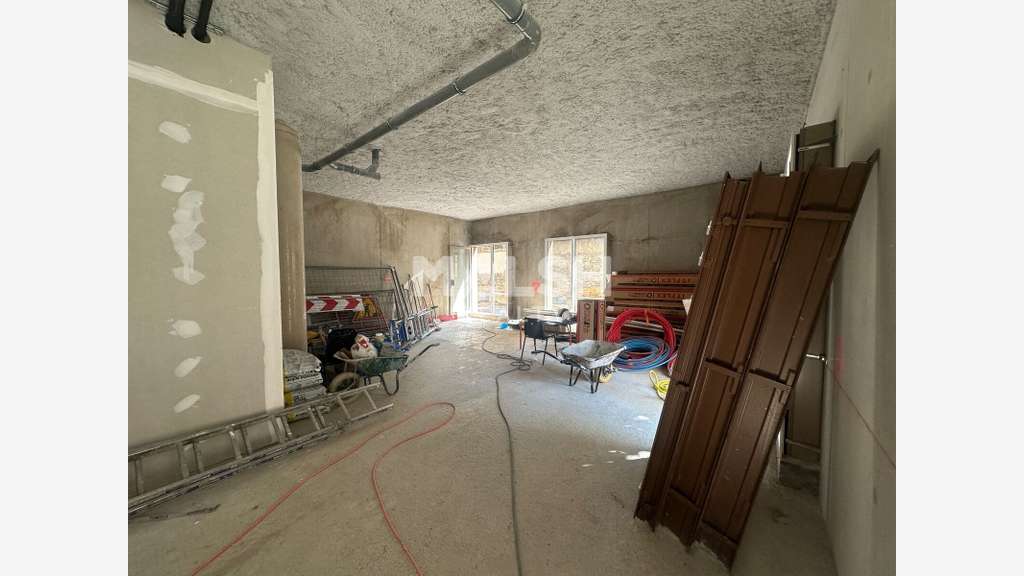 LOCAL À LOUER - 187 m² - LYON 9