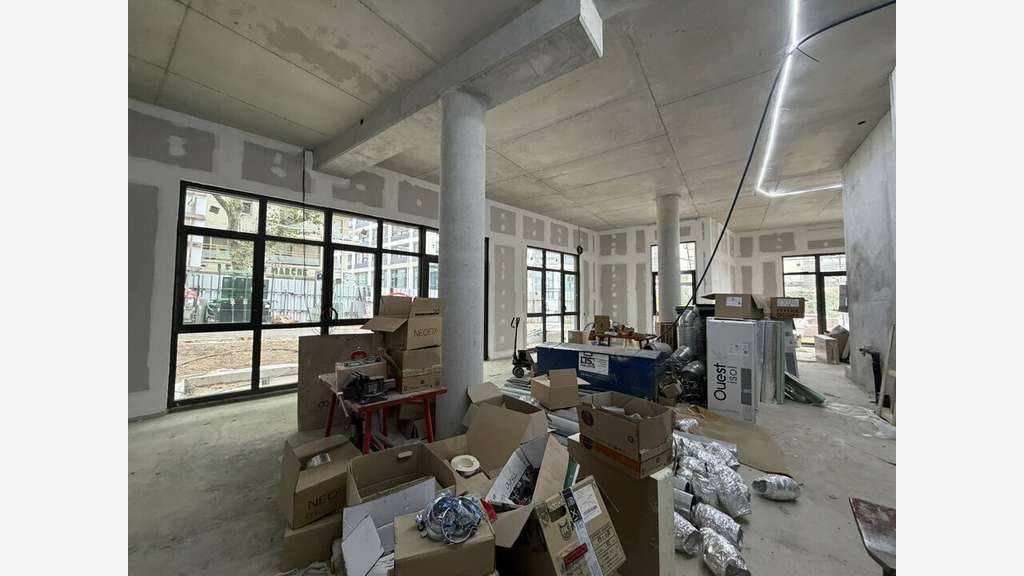 Local commercial 158m² à louer Lyon Gorge de Loup