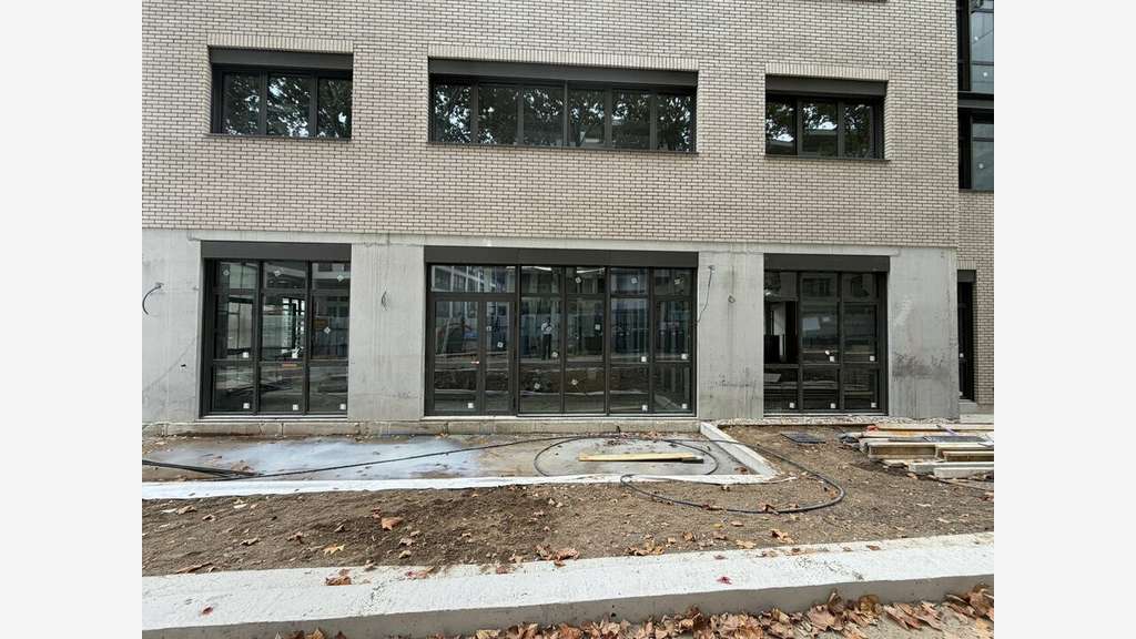 Local commercial 158m² à louer Lyon Gorge de Loup