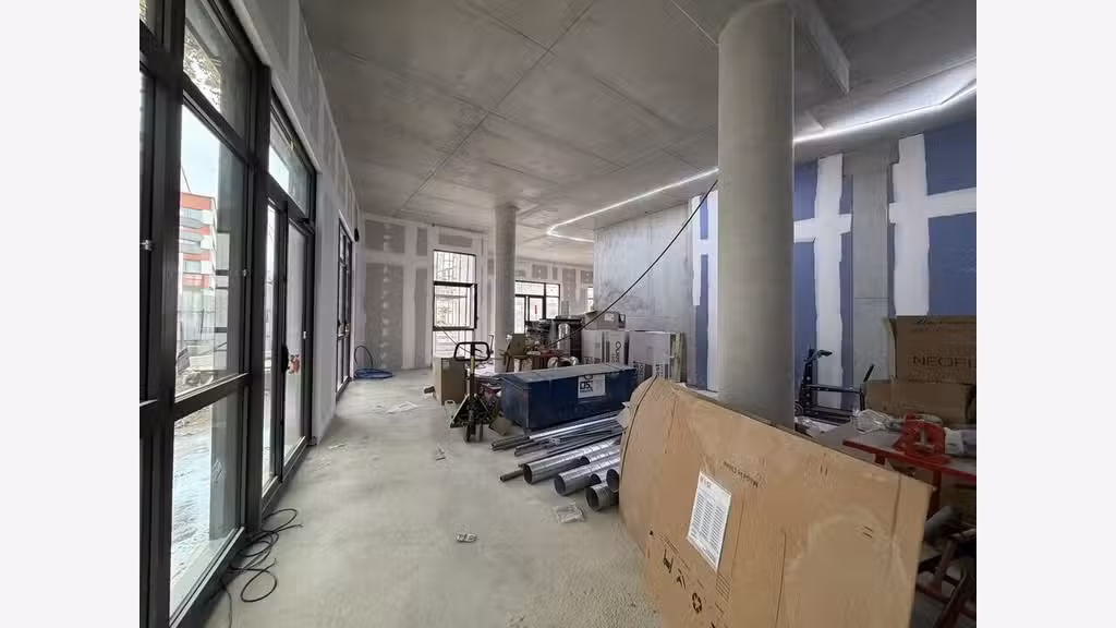 Local commercial 158m² à louer Lyon Gorge de Loup