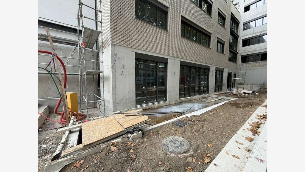 Local commercial 158m² à louer Lyon Gorge de Loup