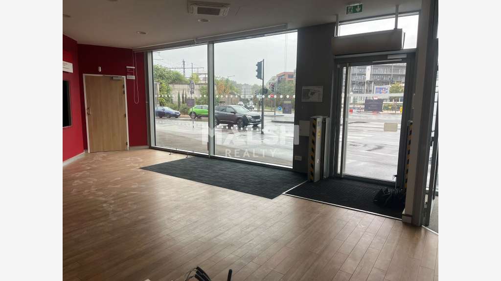 LOCAL COMMERCIAL À LOUER - 120 m² - LYON 9