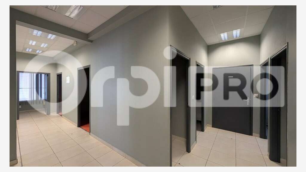 A louer local commercial 130m² za Soula Macouria