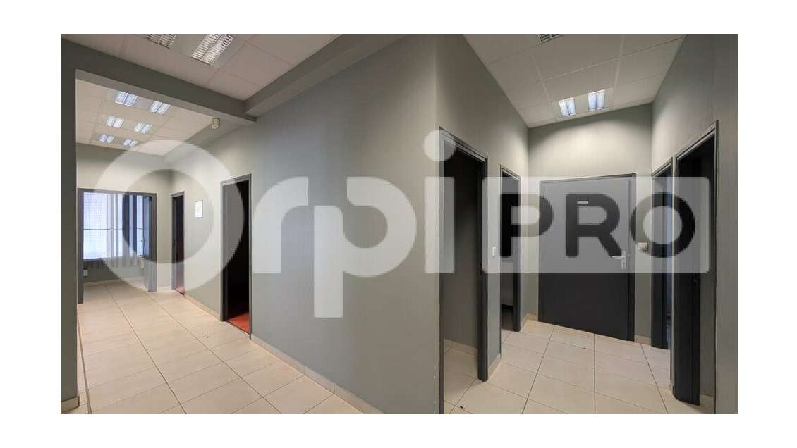 A louer local commercial 130m² za Soula Macouria