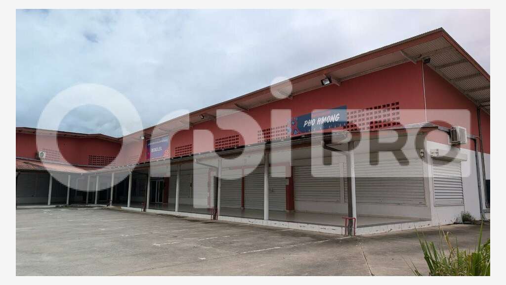 A louer local commercial 130m² za Soula Macouria
