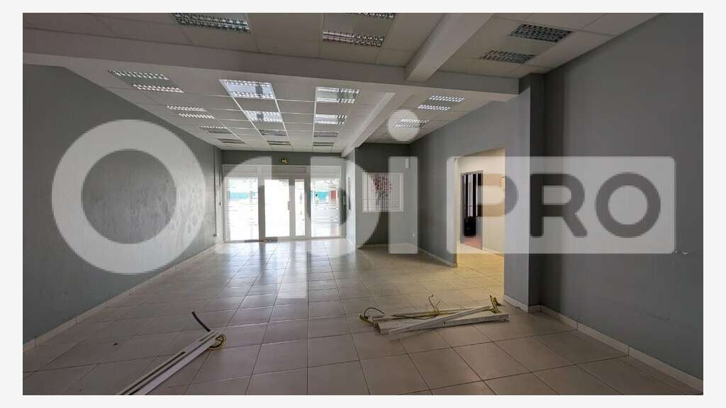 A louer local commercial 130m² za Soula Macouria
