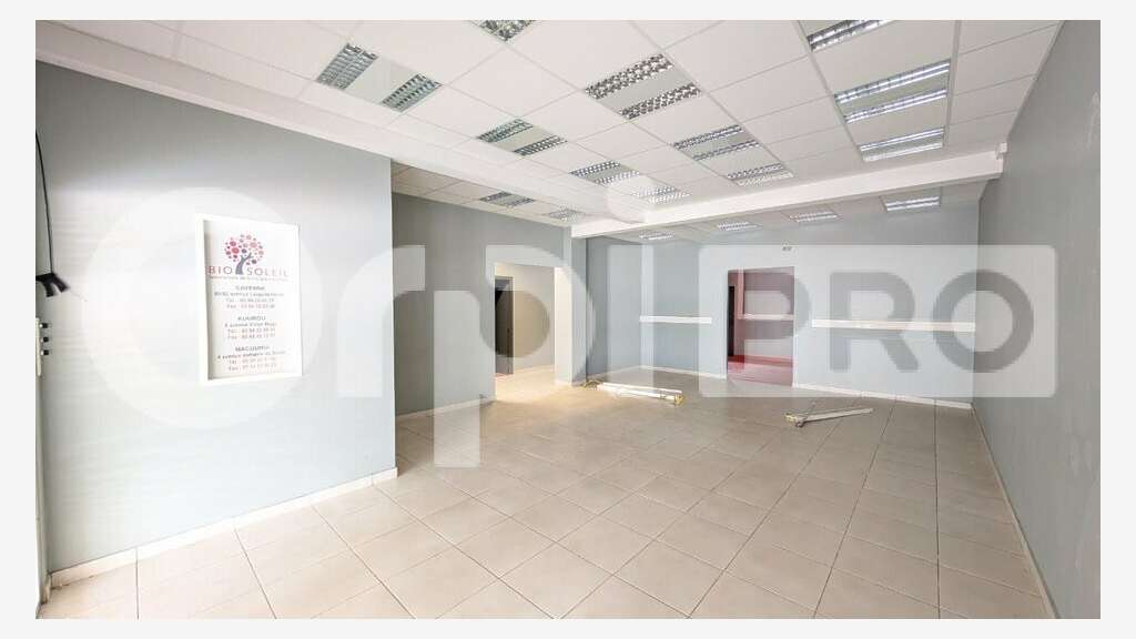A louer local commercial 130m² za Soula Macouria