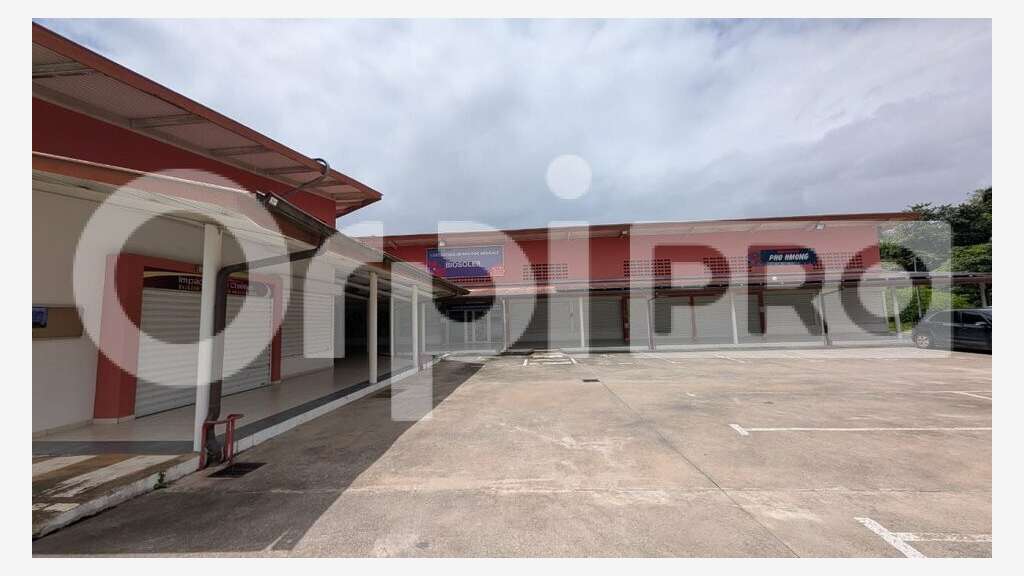 A louer local commercial 130m² za Soula Macouria
