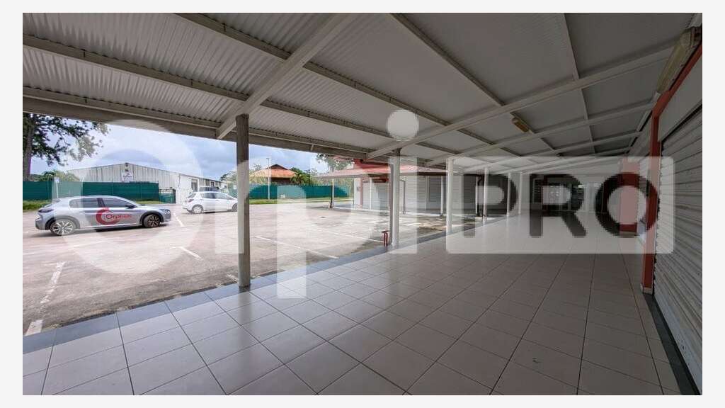 A louer local commercial 130m² za Soula Macouria