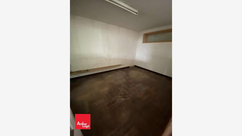 Loue local d'activités stockage 834m² Saint-Piat