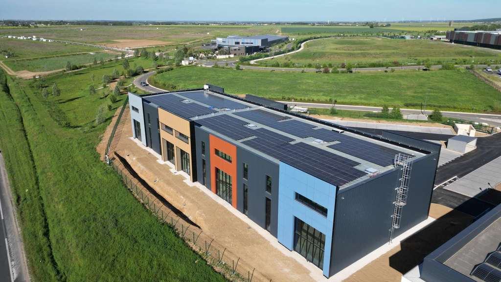 Loue cellule commerciale de 232m² à Mainvilliers