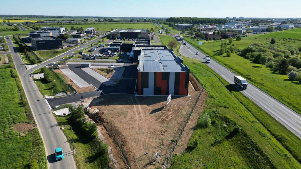 Loue cellule commerciale de 232m² à Mainvilliers