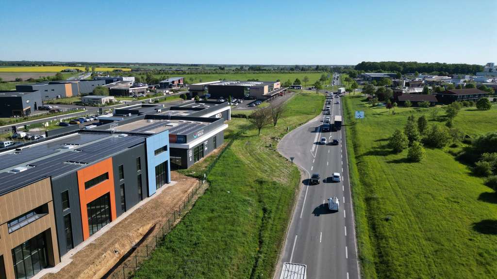 Loue cellule commerciale de 232m² à Mainvilliers