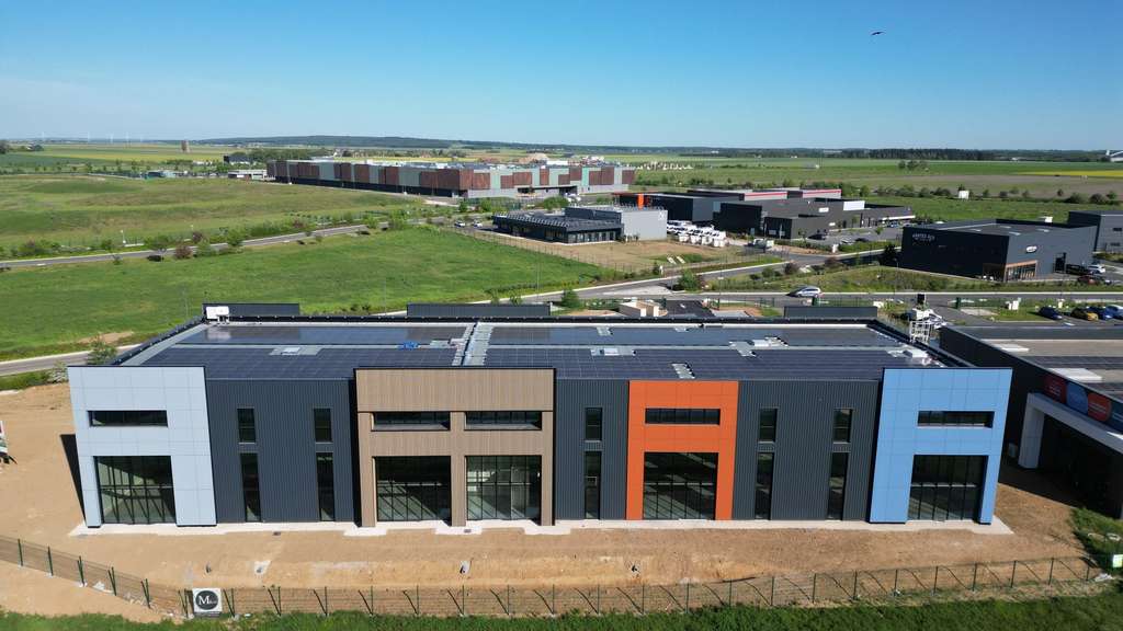 Loue cellule commerciale de 232m² à Mainvilliers