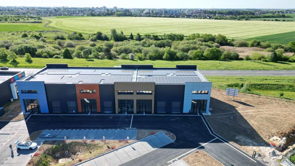 Loue cellule commerciale de 232m² à Mainvilliers