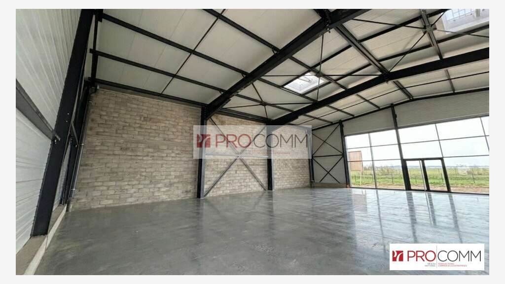 Local commercial 345m² à louer à Mainvilliers