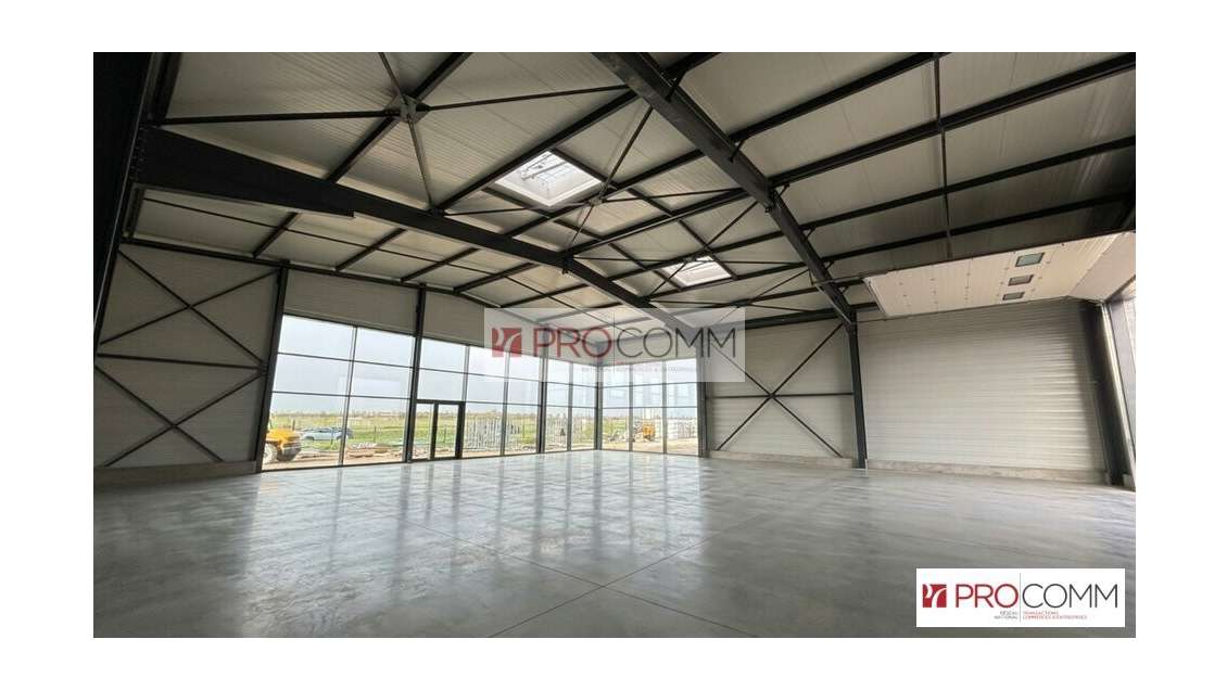 Local commercial 317m² à louer à Mainvilliers 