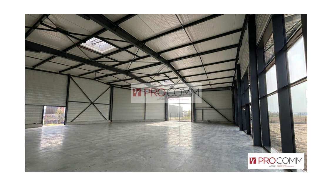 Local commercial 313m² à louer à Mainvilliers 