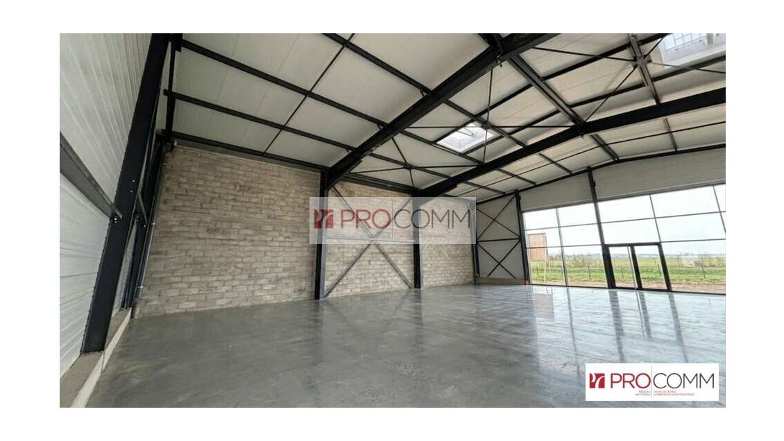 Local commercial 434m² à louer à Mainvilliers 