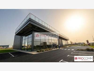 Local commercial 862m² à louer à Mainvilliers 