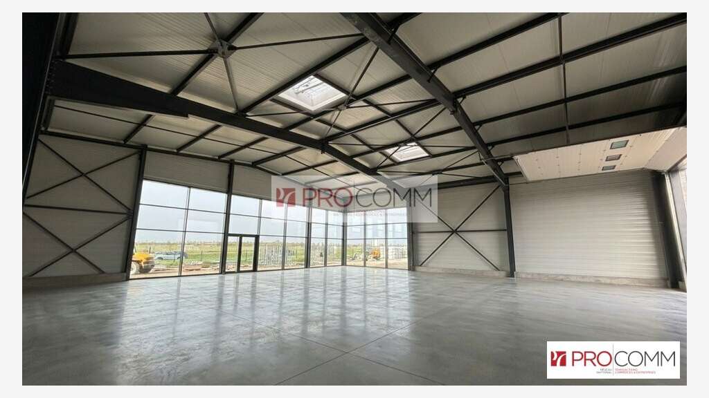 Local commercial 862m² à louer à Mainvilliers
