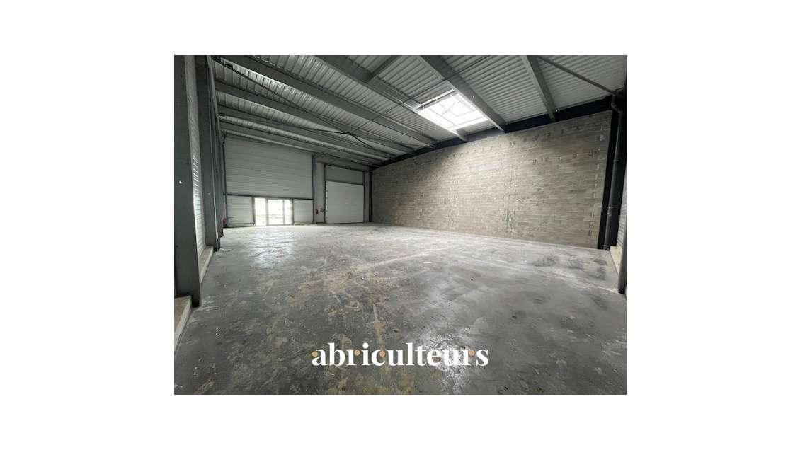 A louer local d'activité neuf 210m² Chartres Ouest
