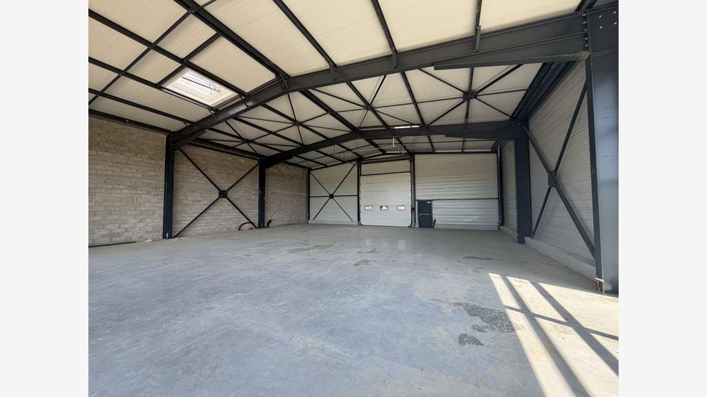Locaux d'activités de 316m² à louer à Mainvilliers