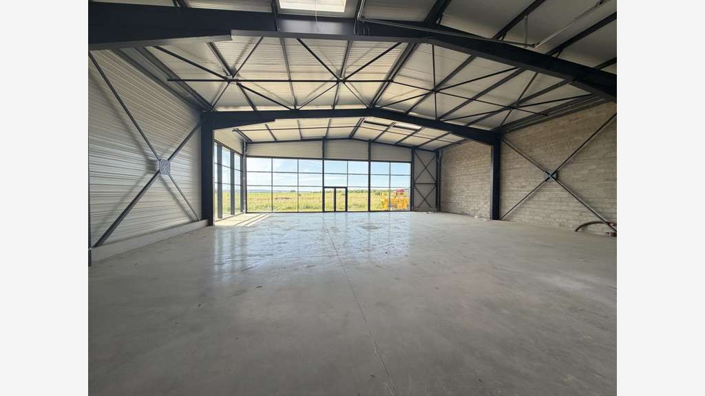Locaux d'activités de 316m² à louer à Mainvilliers