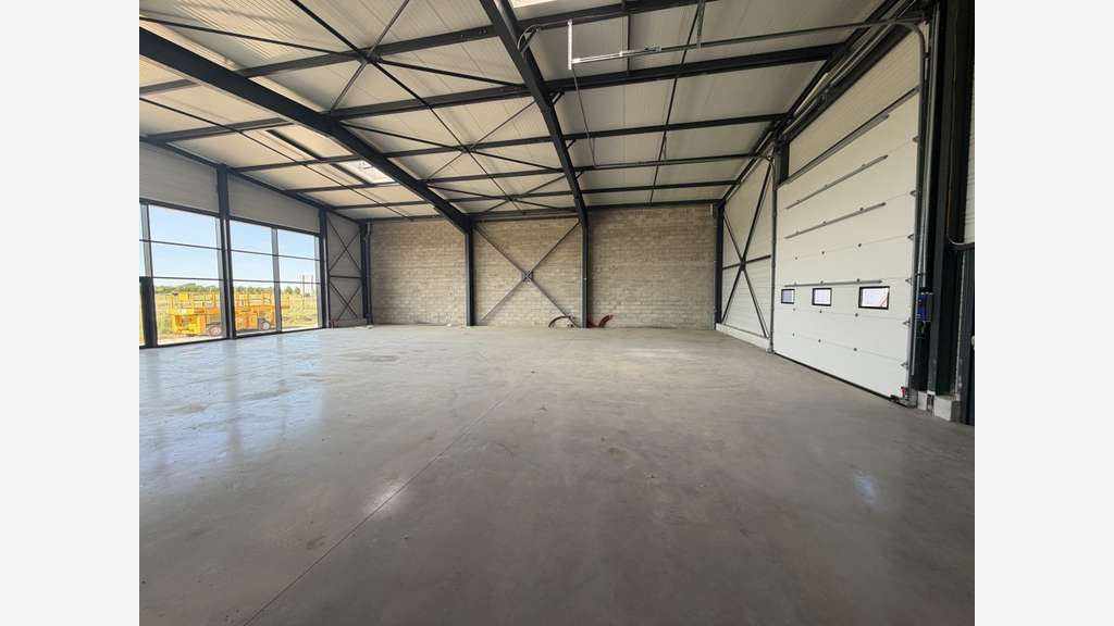 Locaux d'activités de 316m² à louer à Mainvilliers