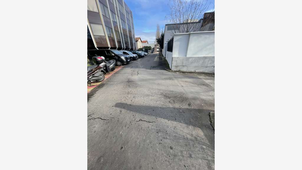 Local rénové 397m² à louer à Malakoff