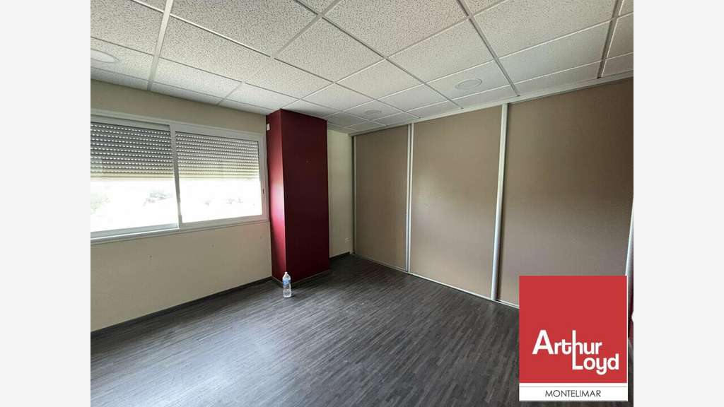 Local commercial 367m² à louer à Malataverne