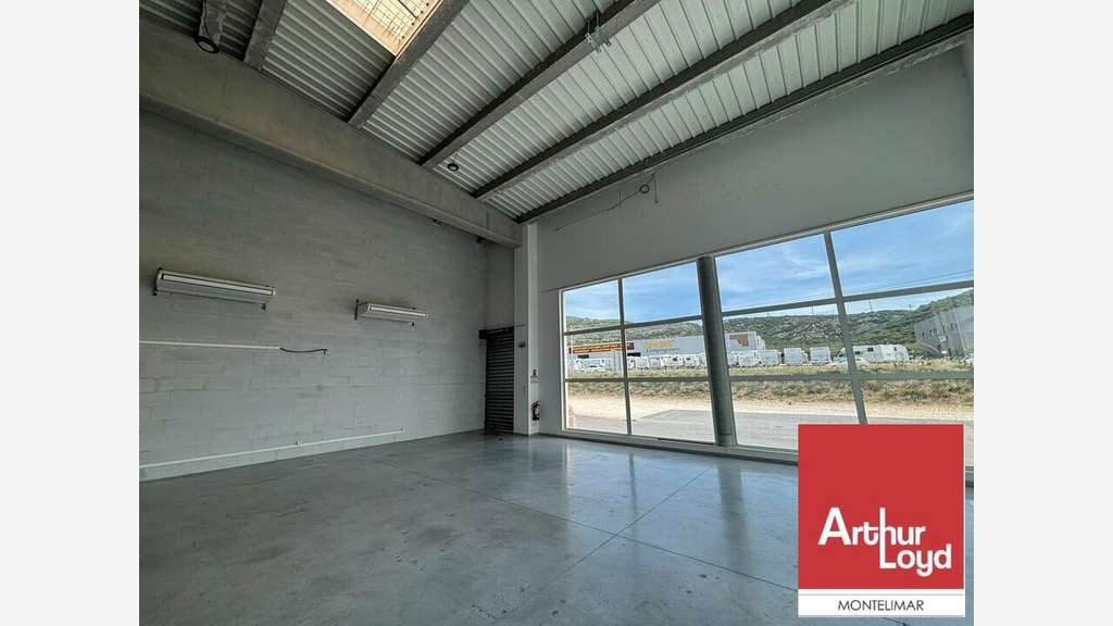 Local commercial 367m² à louer à Malataverne