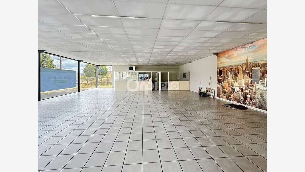 LOCAL COMMERCIAL GRANDE VITRINE