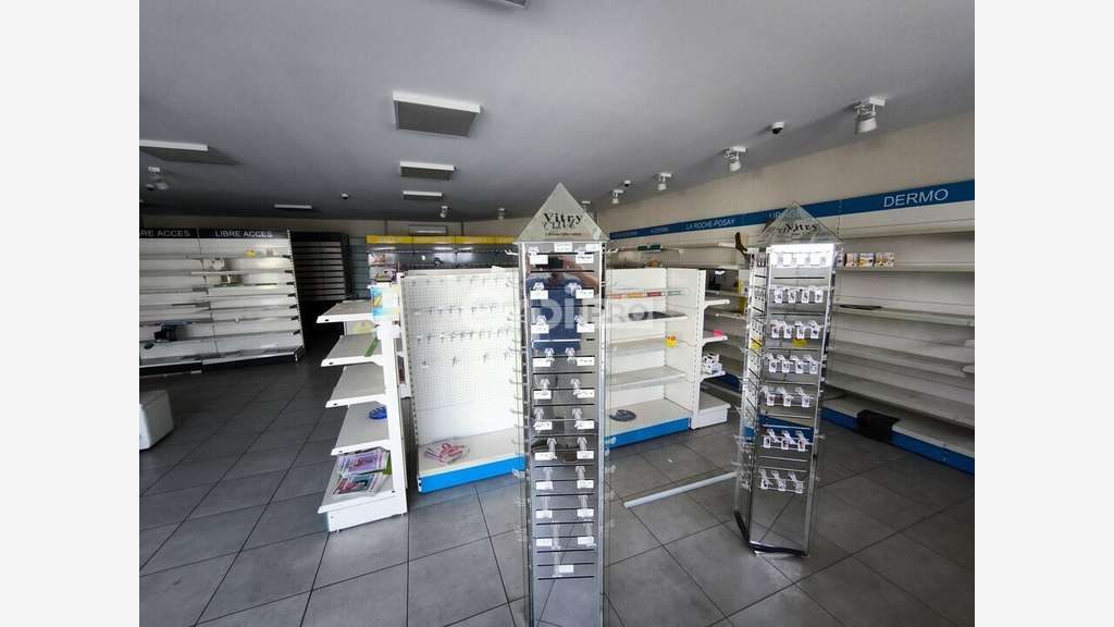 A louer local commercial 317m² à Malemort