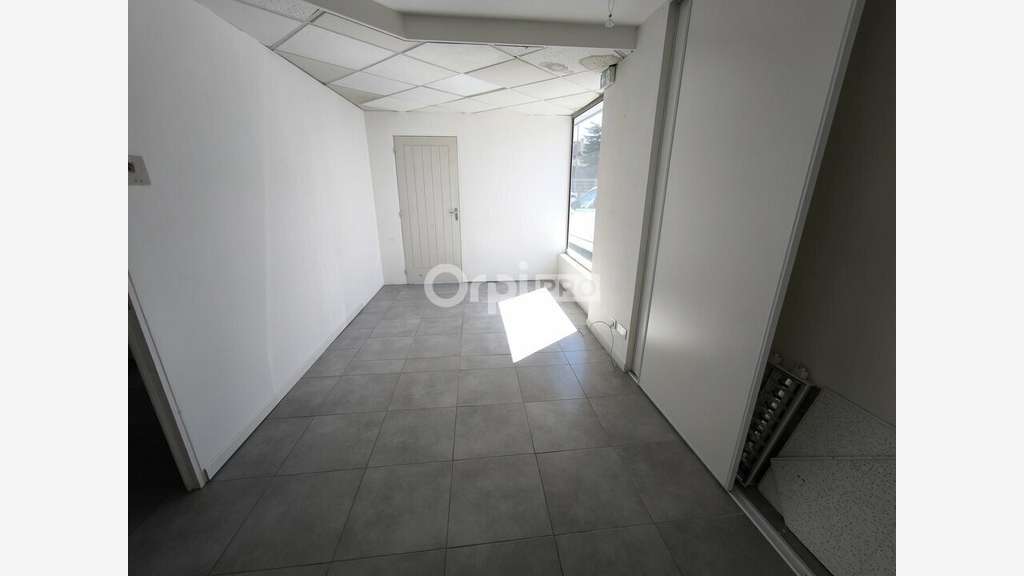 Loue local commercial 240m² à Malemort sur Corrèze