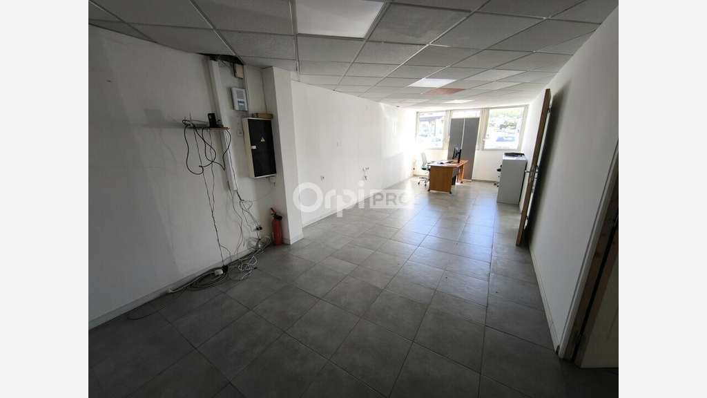 Loue local commercial 240m² à Malemort sur Corrèze