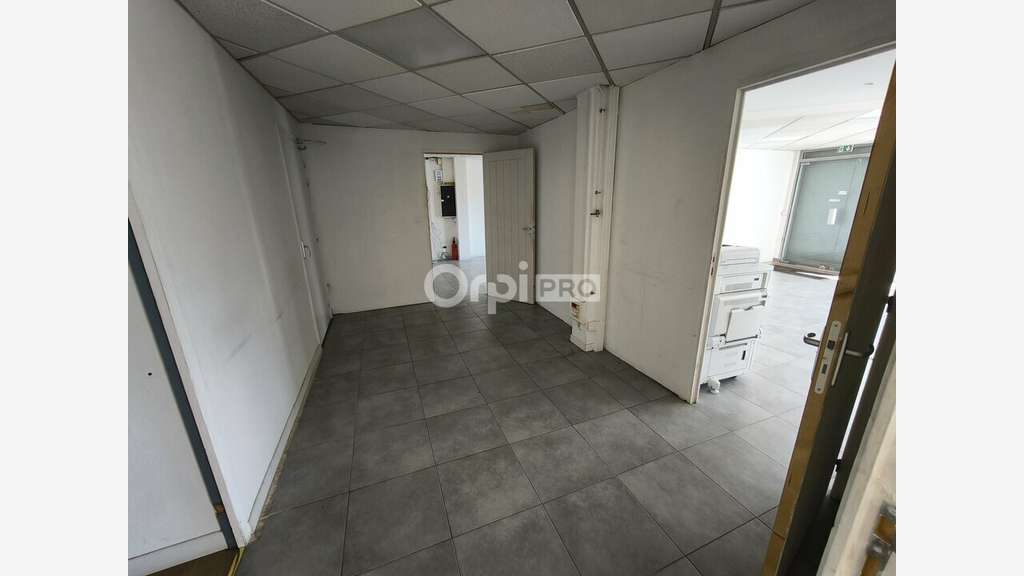 Loue local commercial 240m² à Malemort sur Corrèze