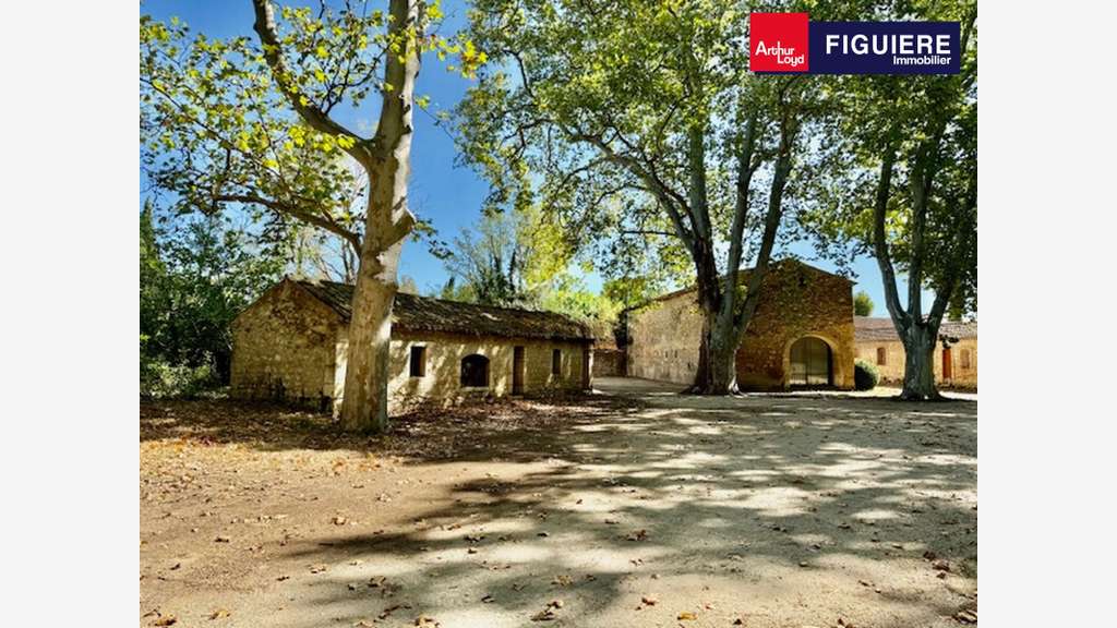 Loue locaux commerciaux de 660m² à Mallemort