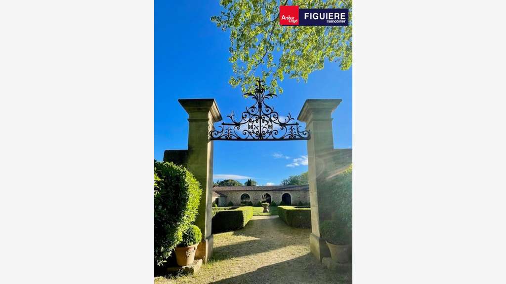 Loue locaux commerciaux de 660m² à Mallemort