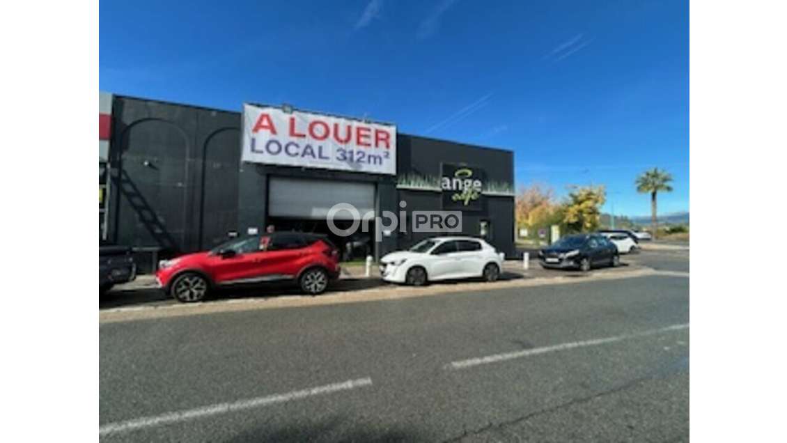 Magnifique local à louer ZI Tourrades à Mandelieu