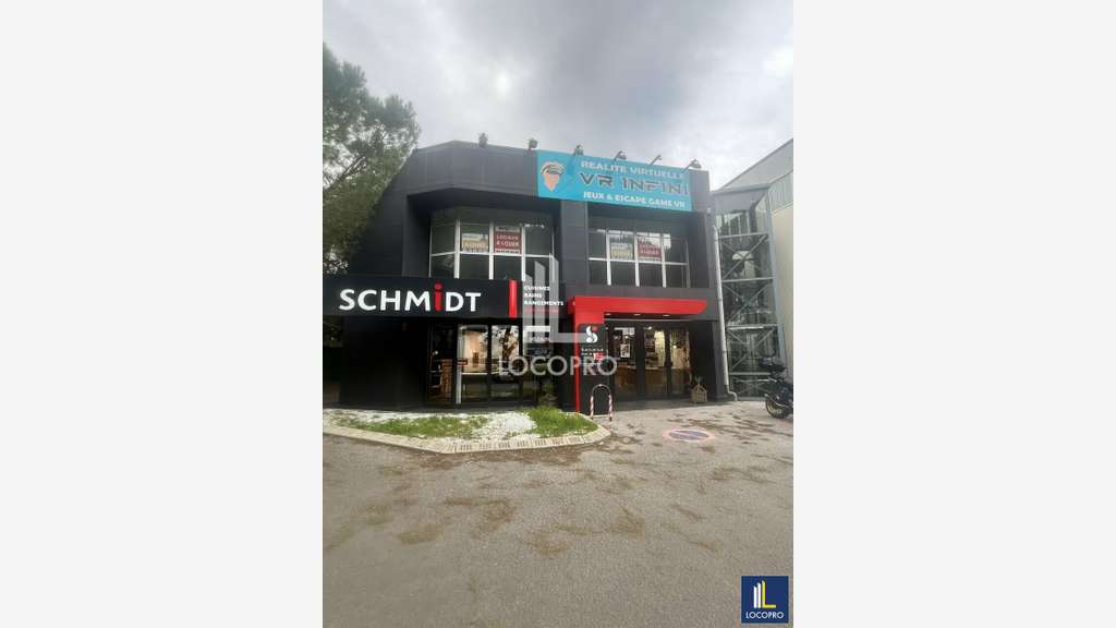 A louer local commercial 250m² zone des Tourrades