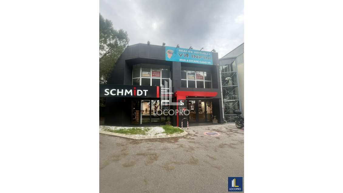 A louer local commercial 250m² zone des Tourrades