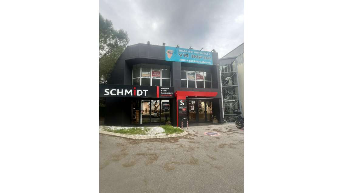 A louer local commercial 250m² zone des Tourrades