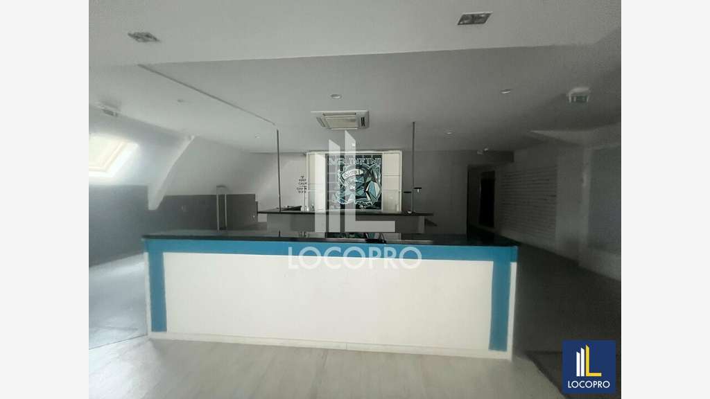 A louer local commercial 250m² zone des Tourrades