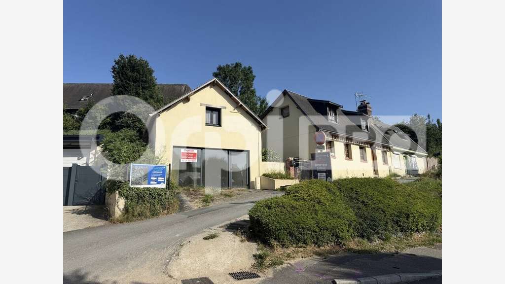 A louer local commercial refait 35m² à Manéglise