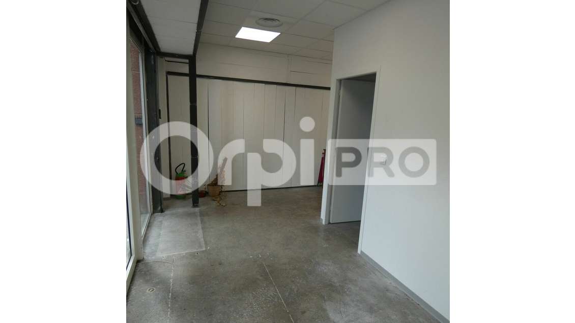 A louer local 83m² face gare routière de Manosque