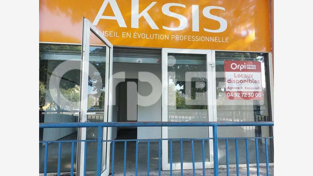 A louer local 83m² face gare routière de Manosque
